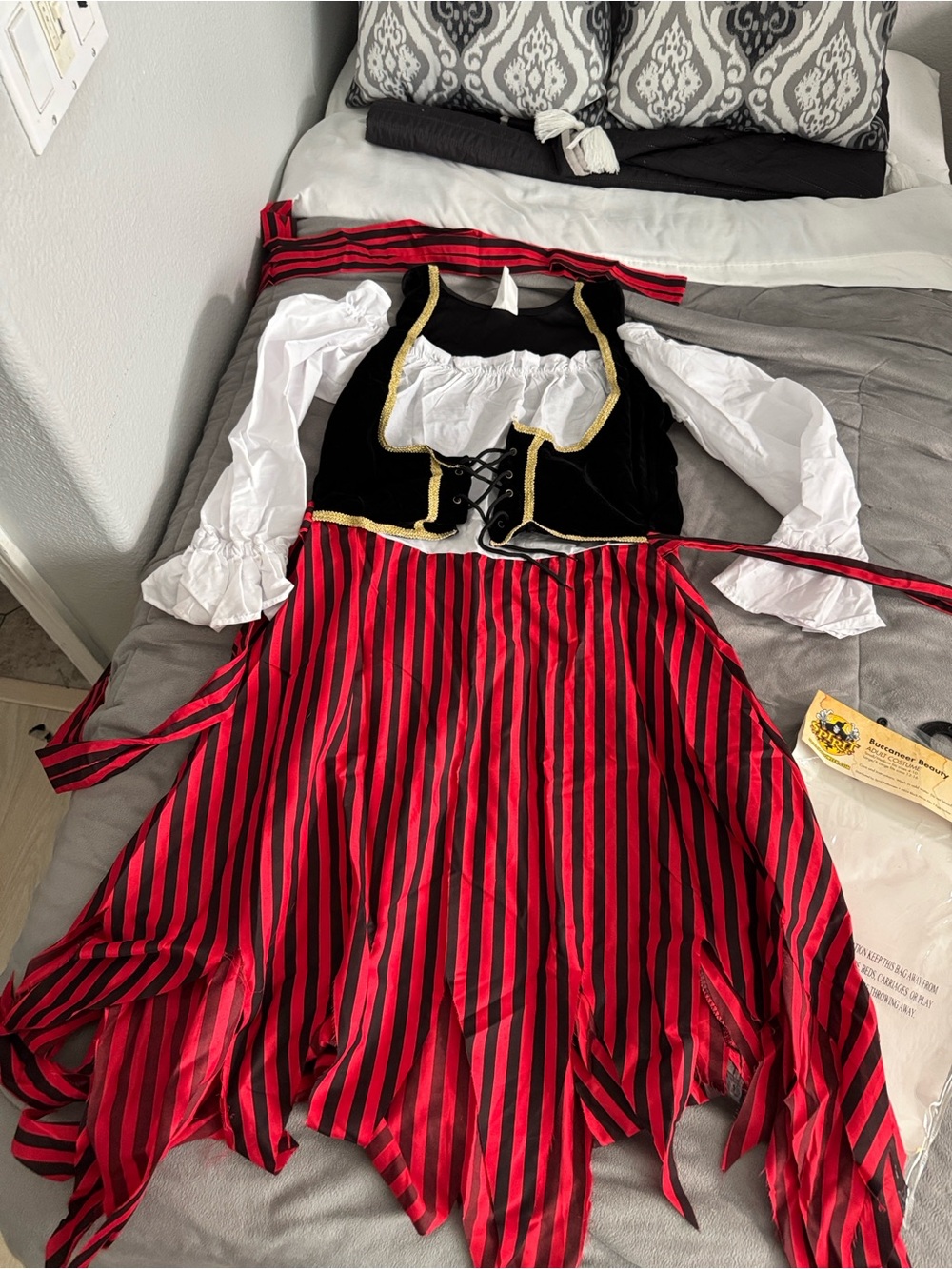 Spirit Black, Red & White womens Pirate Dress Halloween Costume Sz L/XL 12-16